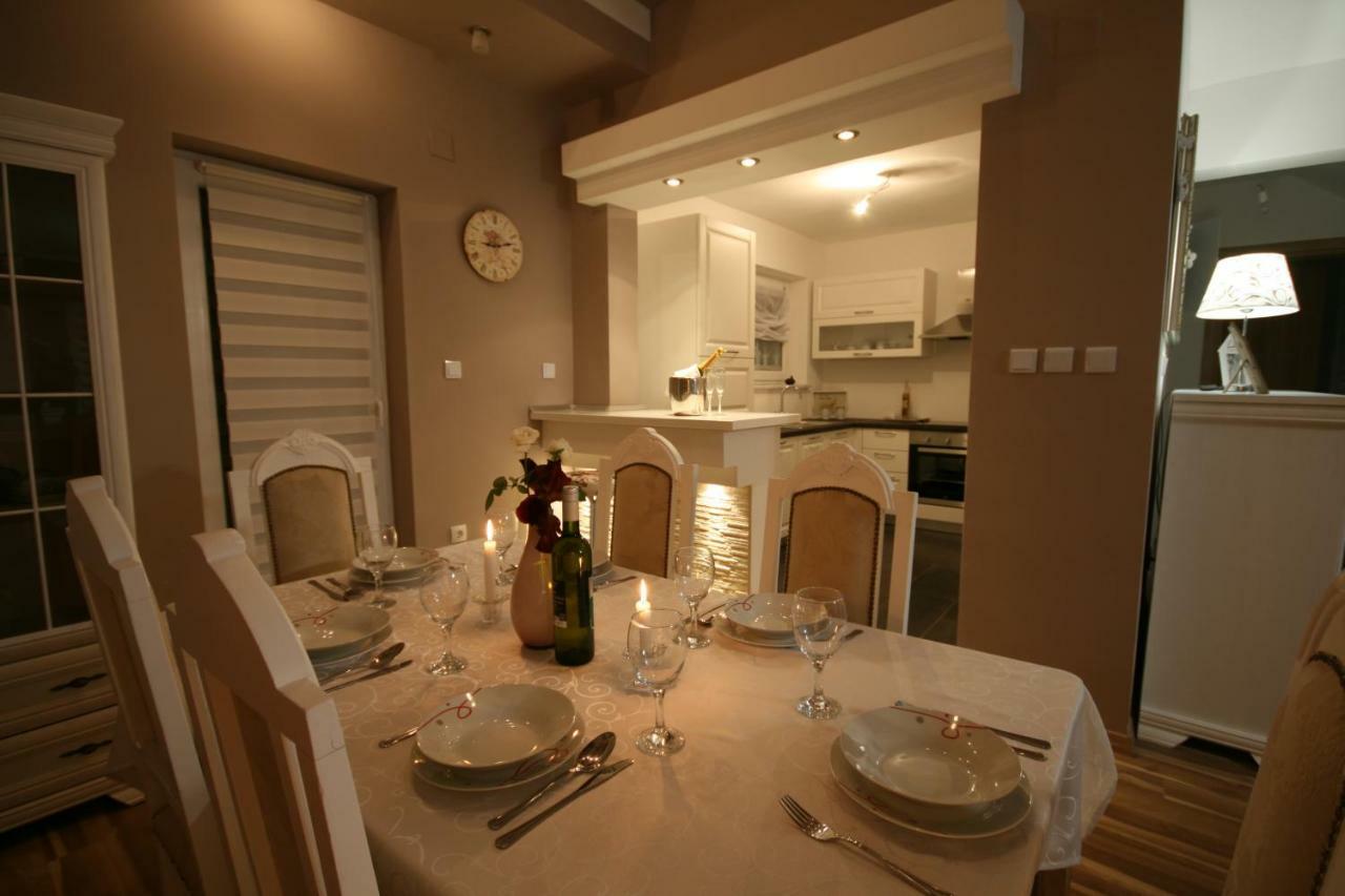 Holiday House Leona Otocac Bagian luar foto