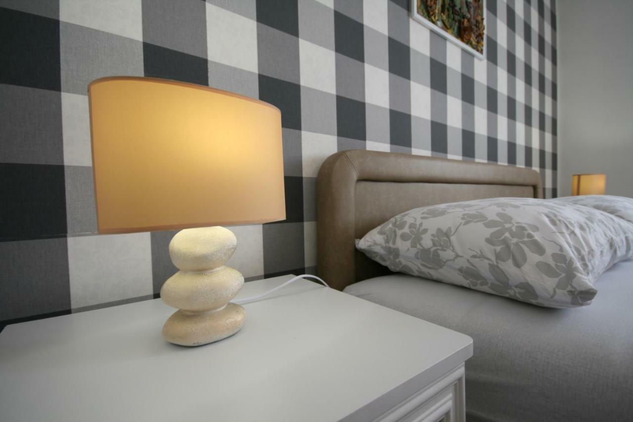 Holiday House Leona Otocac Bagian luar foto