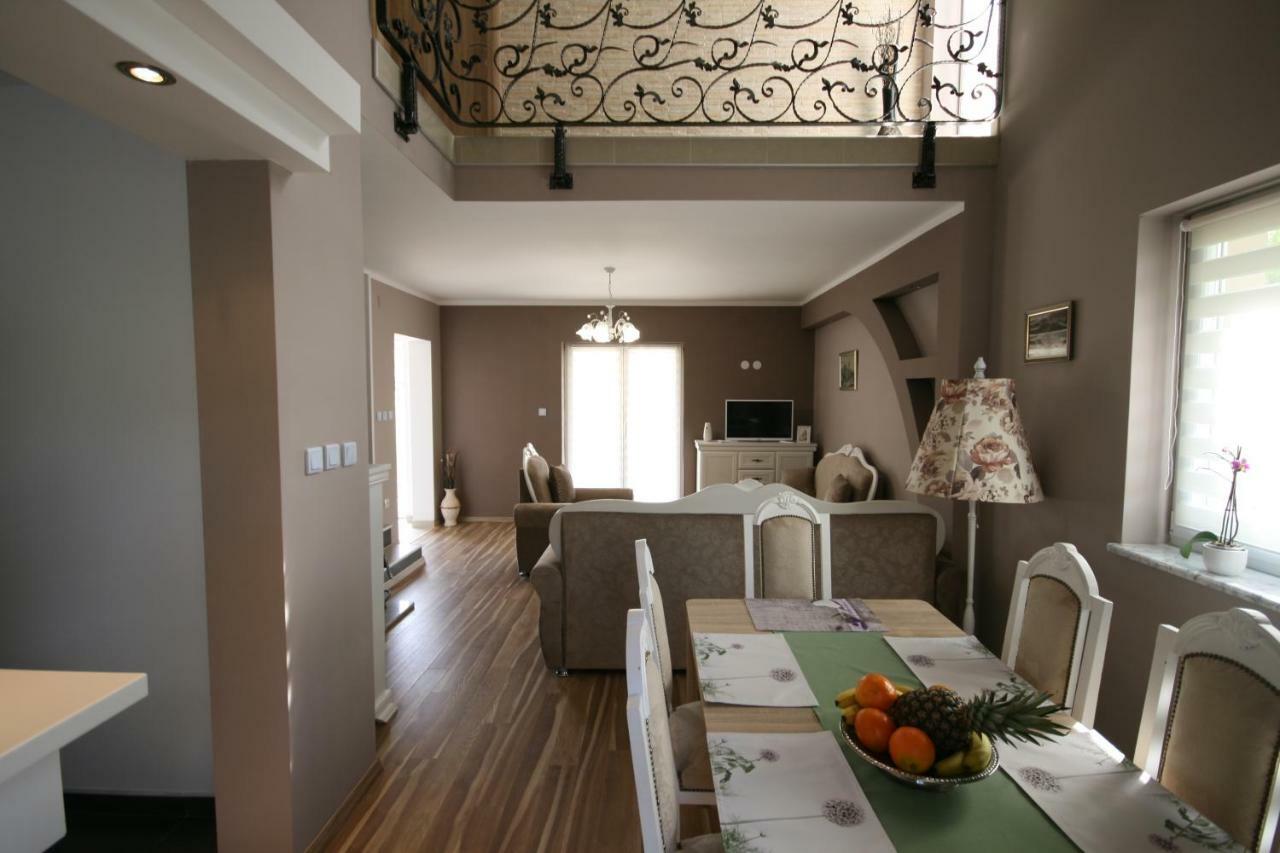 Holiday House Leona Otocac Bagian luar foto