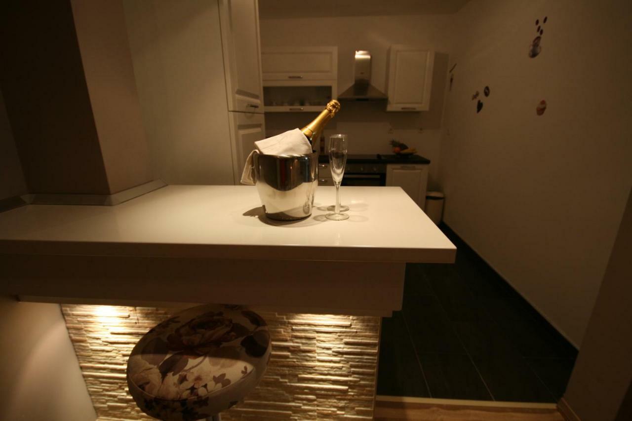 Holiday House Leona Otocac Bagian luar foto