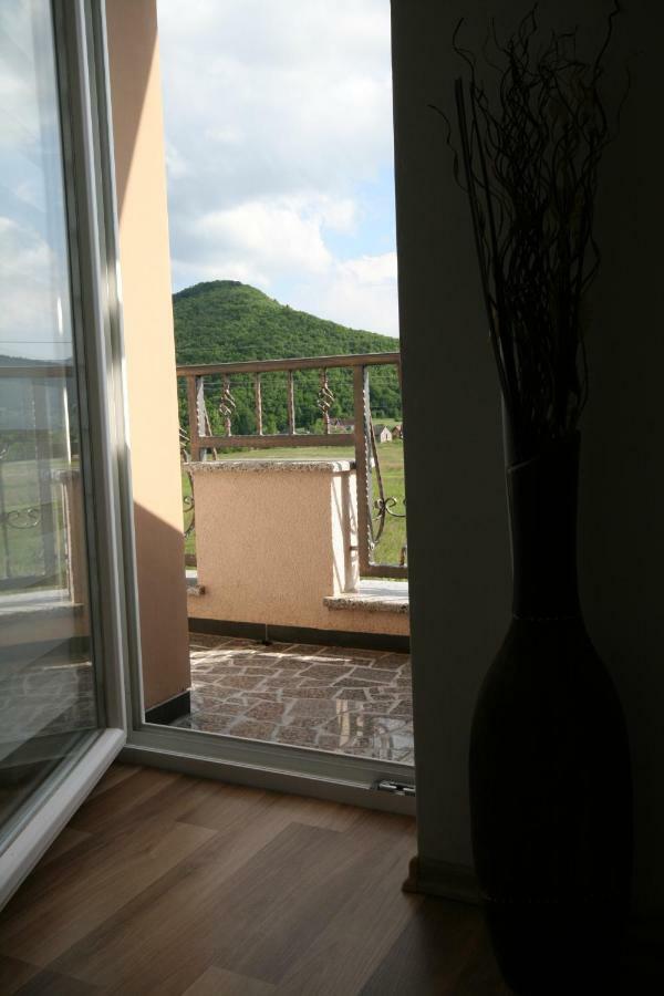 Holiday House Leona Otocac Bagian luar foto