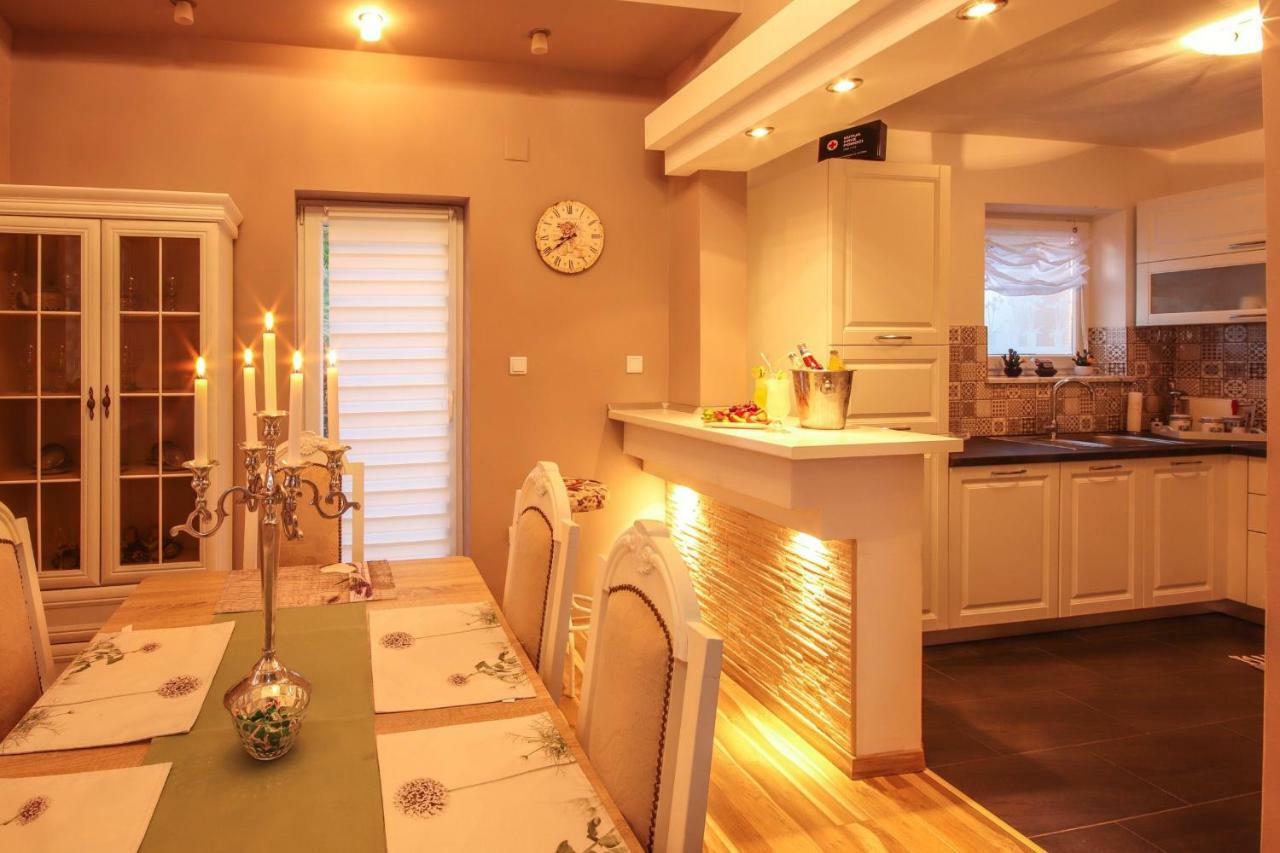Holiday House Leona Otocac Bagian luar foto